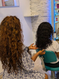 Klassische Locken mit der Dauerwelle – Friseursalon München.