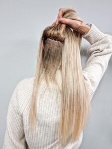 Professionelle Haarverlängerung mit Tressen bei Lela & Yvonne in München.